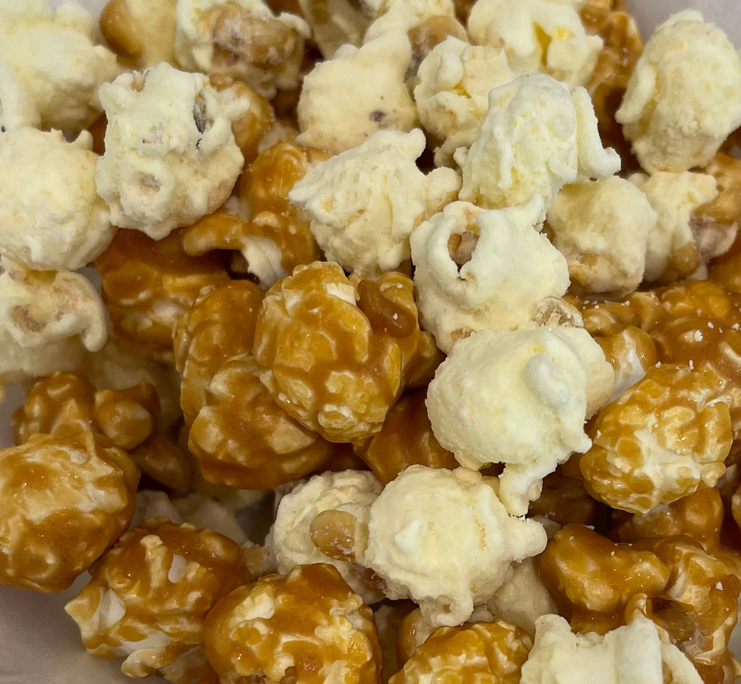 Gourmet Caramel and White Cheddar Popcorn 8 oz.